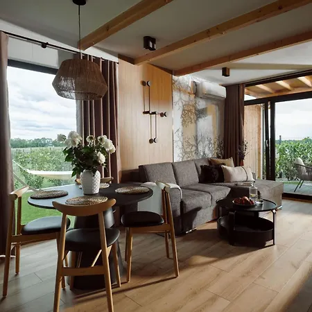 Pura New Seaside Jacuzzi